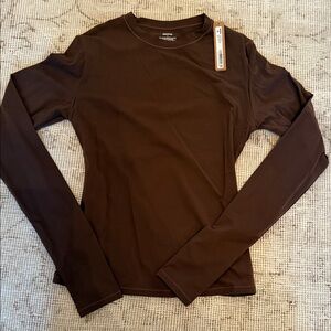NWT Skims Long-Sleeved Stretch Top
Chocolate
Size Small